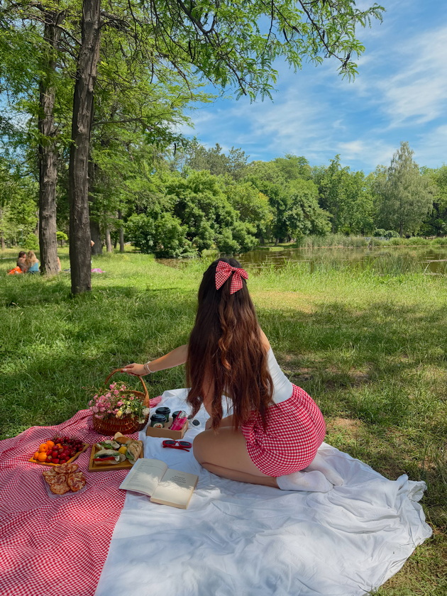 aleksandra-pizevska-so-piknik-fotki-od-gradski-park-i-vo-skopje-mozhe-da-bide-prekrasno-ako-se-potrudime-05.jpeg