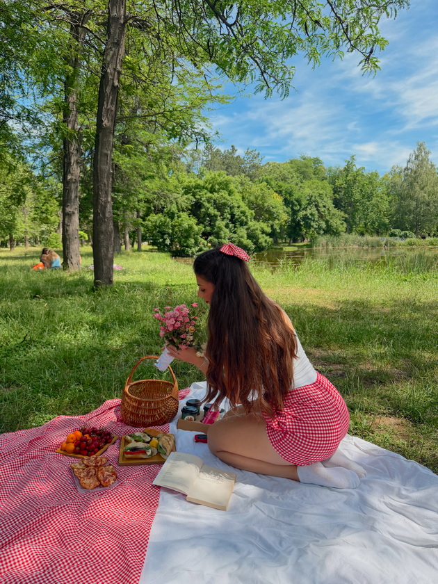 aleksandra-pizevska-so-piknik-fotki-od-gradski-park-i-vo-skopje-mozhe-da-bide-prekrasno-ako-se-potrudime-13.jpeg