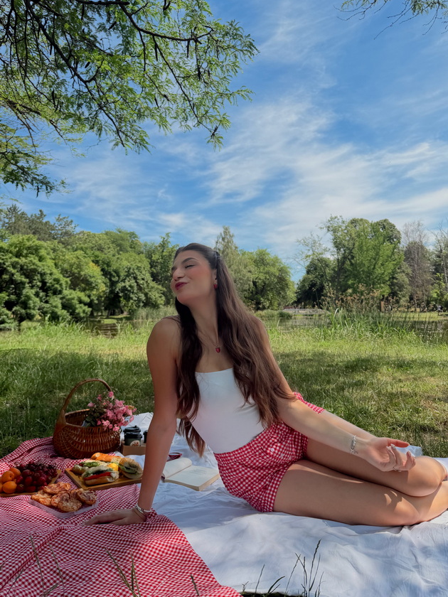 aleksandra-pizevska-so-piknik-fotki-od-gradski-park-i-vo-skopje-mozhe-da-bide-prekrasno-ako-se-potrudime-16.jpeg