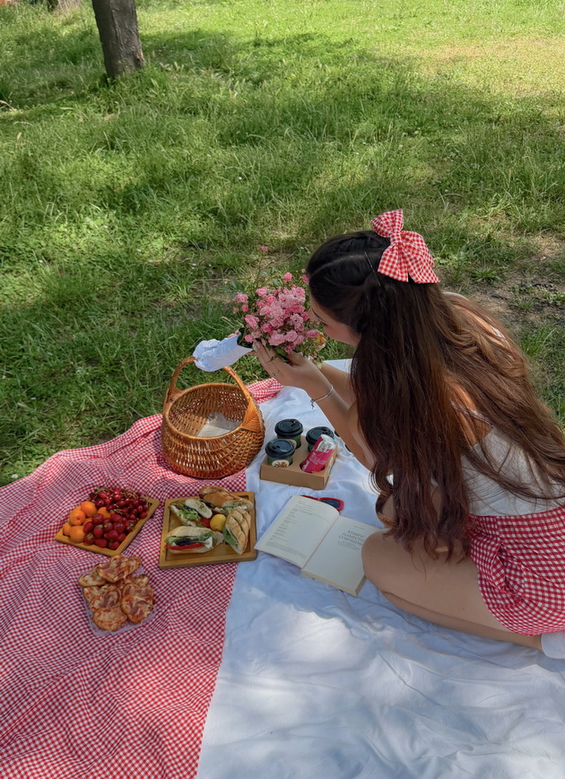 aleksandra-pizevska-so-piknik-fotki-od-gradski-park-i-vo-skopje-mozhe-da-bide-prekrasno-ako-se-potrudime-17.jpeg