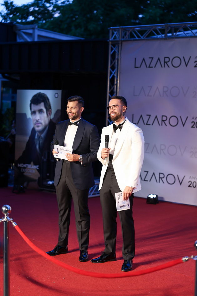 bev-na-lazarov-nagradi-2026-tamara-todevska-glamurozna-igor-djambazov-i-peeshe-na-mia-kostova-03.jpg