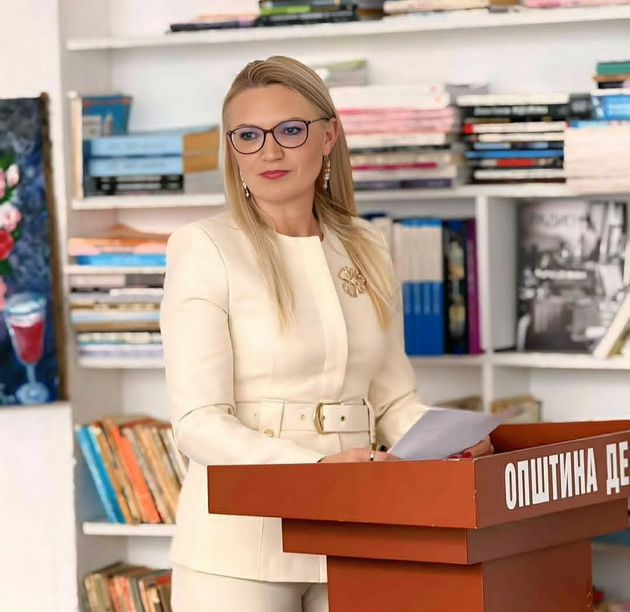 biljana-petrovska-chitam-postojano-najmnogu-plachev-na-lektirata-beloto-ciganche-koi-3-knigi-mi-se-omileni-08_copy.jpg