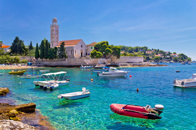 dechko-od-hrvatska-se-pozhali-so-fotki-deka-gostite-preku-booking-mu-ostavile-haos-vo-smestuvanjeto-vo-komentari-go-osudija-01_1.jpg
