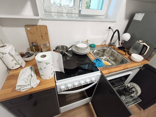 dechko-od-hrvatska-se-pozhali-so-fotki-deka-gostite-preku-booking-mu-ostavile-haos-vo-smestuvanjeto-vo-komentari-go-osudija-07.jpg