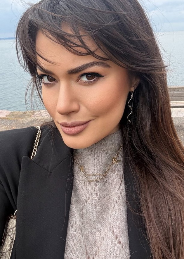 elena-risteska-so-fotka-od-pariz-i-chestitashe-45-ti-rodenden-na-sestra-i-edna-e-sestra-ama-ti-si-mi-i-brat-05.jpg