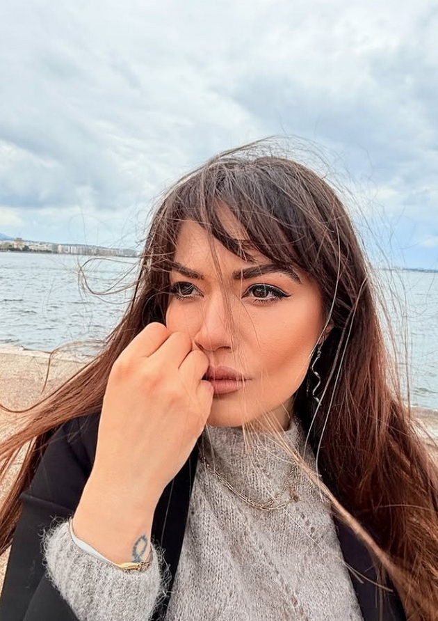 elena-risteska-so-fotka-od-pariz-i-chestitashe-45-ti-rodenden-na-sestra-i-edna-e-sestra-ama-ti-si-mi-i-brat-06.jpg
