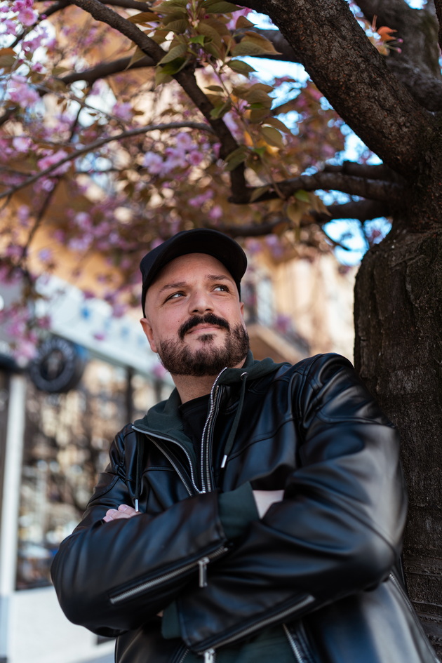 kiril-angelov-od-zhrtva-na-pedofil-do-uspeshen-avtor-sakam-da-pomognam-barem-na-edno-dete-ili-lichnost-zloupotrebena-kako-dete-05.jpg