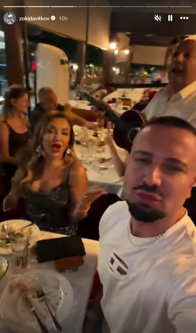lila-filipovska-i-anabela-kako-sestri-vo-kafeana-vo-belgrad-lila-igra-muzika-i-sviri-na-uvo-eden-od-bliskite-prijateli-do-nea-08.jpg