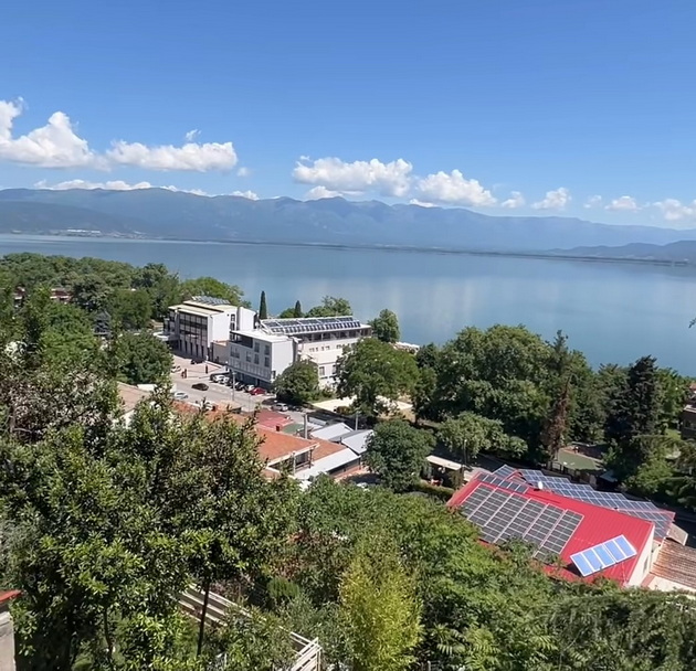 na-2-kata-pogled-kon-ezero-od-3-strani-bajkovitata-lokacija-na-noviot-dom-na-igor-djambazov-vo-dojran-pere-objavi-video-15.jpg