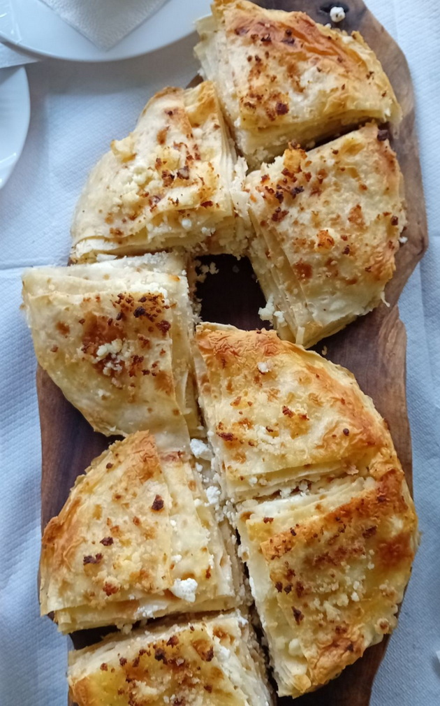 na-gosti-kaj-vanja-todorovska-vo-selo-smilevo-tuka-uzhivam-vo-pogledot-zbogaten-so-vkusot-na-pitulici-03.jpg