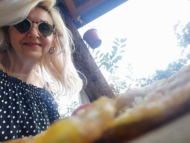 na-gosti-kaj-vanja-todorovska-vo-selo-smilevo-tuka-uzhivam-vo-pogledot-zbogaten-so-vkusot-na-pitulici-07.jpg