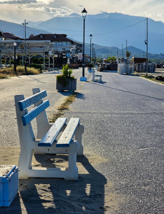 na-koe-mesto-vo-grcija-na-300km-od-skopje-za-5-evra-dobivate-lezhalka-kafe-krofna-i-voda-04_copy_copy_copy.jpg