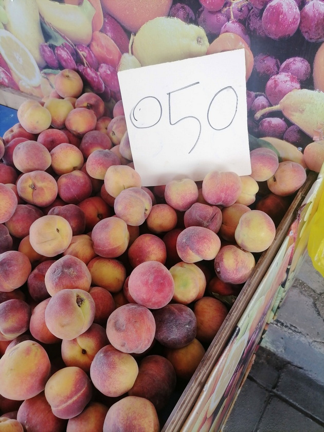 poevtino-od-makedonija-vo-koe-grchko-letuvalishte-kje-si-kupite-praski-i-kajsii-za-30-denari-kilogram-05.jpg
