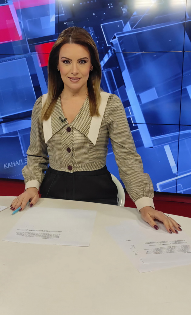 prezenterkata-bube-janevska-vodi-vesti-vo-sakoto-od-pochinatata-majka-najvrednoto-parche-vo-mojot-plakar-04.jpeg