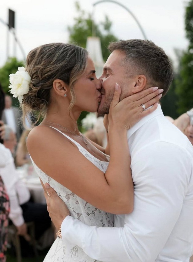 sasha-kovachevikj-objavi-oficijalni-fotki-od-svadbata-pokraj-tebe-se-dobi-smisla-12.jpg