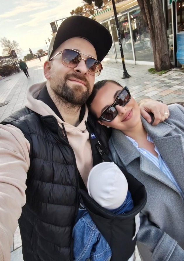 viktor-apostolovski-proslavi-3-godini-brak-i-objavi-privatni-fotki-so-soprugata-i-sinot-ve-ljubam-ushte-103-vaka-03.jpg