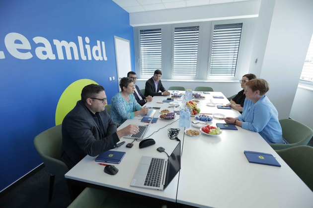 ambasadorkata-dreksler-go-poseti-noviot-logistichki-centar-na-lidl-vo-kumanovo-primer-za-sovremena-germanska-investicija-i-odrzhliv-razvoj-03.JPG