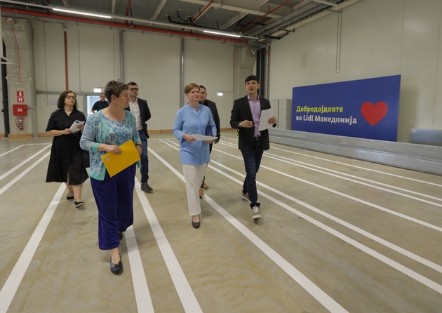 ambasadorkata-dreksler-go-poseti-noviot-logistichki-centar-na-lidl-vo-kumanovo-primer-za-sovremena-germanska-investicija-i-odrzhliv-razvoj01.JPG