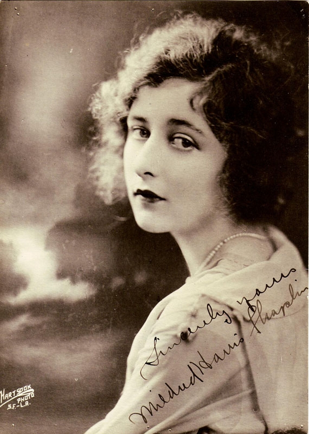 dve-zabremenile-na-samo-16-godini-site-gi-izneveruval-chetirite-soprugi-na-charli-chaplin-02.JPG