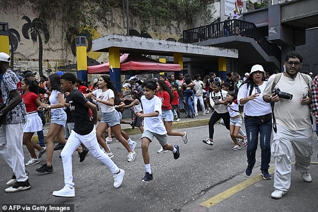 dvoen-zemjotres-vo-venecuela-so-jachina-do-7-5-stepeni-brojot-na-zhrtvi-mozhe-da-se-iskachi-od-10-000-do-100-000-foto-video-03.JPG