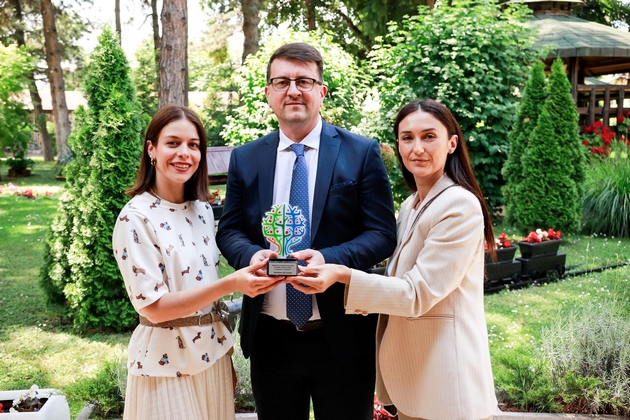 halkbank-dobitnik-na-nagrada-za-odrzhliv-razvoj-za-inicijativata-milion-sadnici-03.JPG