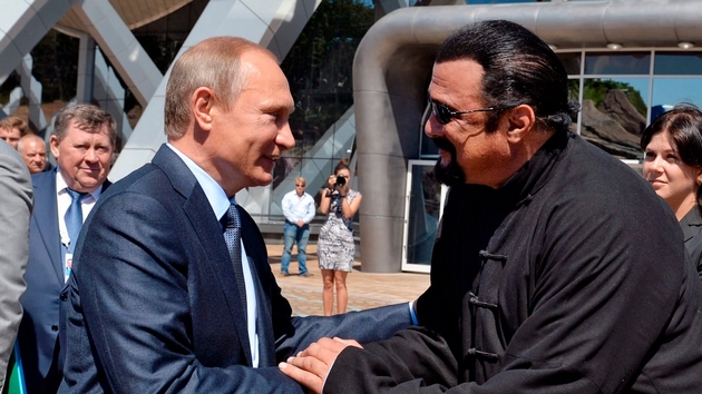 ima-srpsko-drzhavjanstvo-pobegna-vo-rusija-i-se-druzhi-so-putin-kade-ischezna-akterot-stiven-sigal-09.JPG