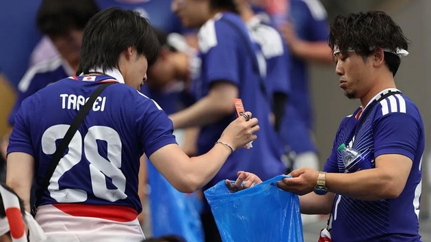 japonskite-navivachi-go-svetnaa-stadionot-na-svetsko-po-natprevar-pa-se-soochija-so-kritiki-zoshto-ne-chistite-i-doma-04.JPG
