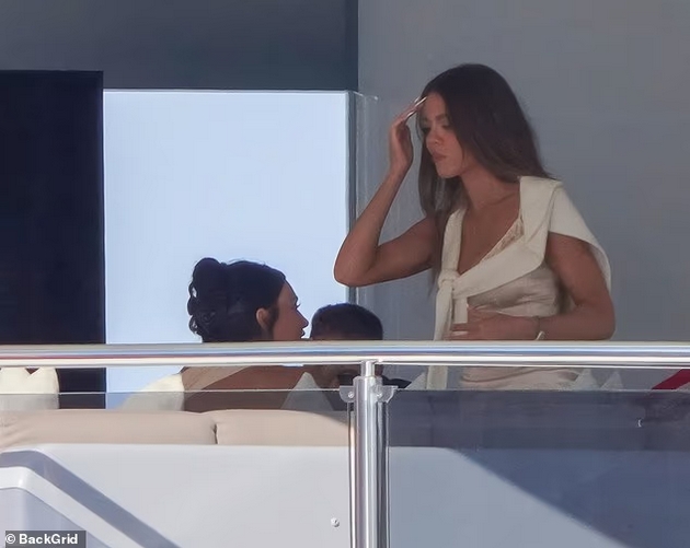 kim-kardashijan-go-baknuva-luis-hamilton-na-jahta-vo-monako-site-ljubomorat-ozboruvaat-deka-dechko-ja-koristi-za-slava-05.JPG