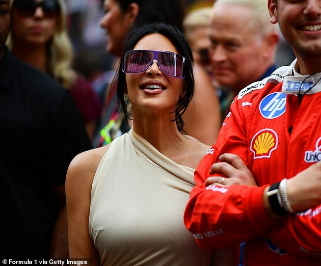 kim-kardashijan-go-baknuva-luis-hamilton-na-jahta-vo-monako-site-ljubomorat-ozboruvaat-deka-dechko-ja-koristi-za-slava-11.JPG