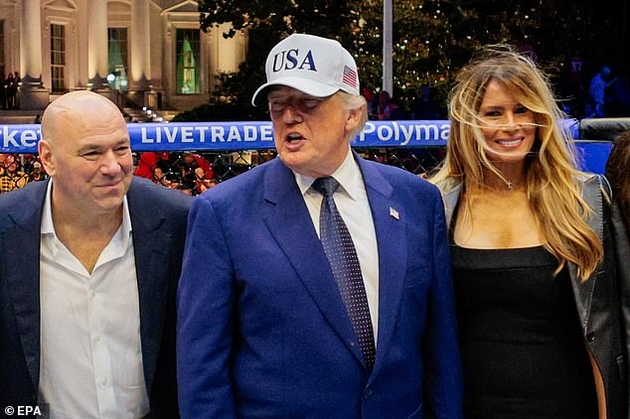 melanija-mami-vozdishki-vo-tesen-crn-fustan-na-80-tiot-rodenden-na-tramp-pretsedatelot-zagrizhuva-so-modrinkite-na-dlankite-18.JPG