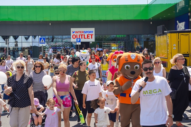 pajak-grupa-zijan-i-slatkaristika-gi-obedinija-generaciite-vo-mega-shoping-park-6.JPG