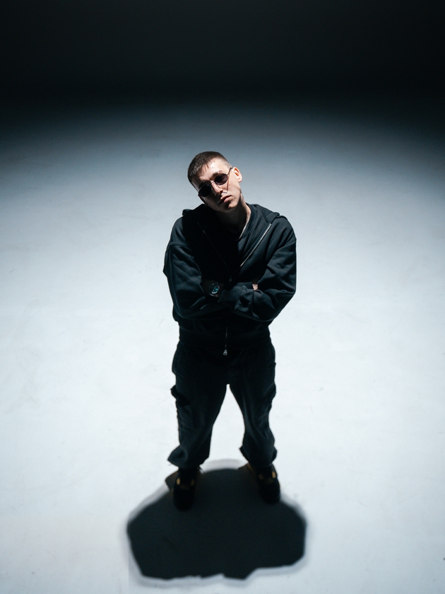 pajak-konechno-so-prv-studiski-album-2000-i-nekoja-nosi-dueti-so-tajzi-jovan-i-elvir-toni-zen-i-lara-03.JPG