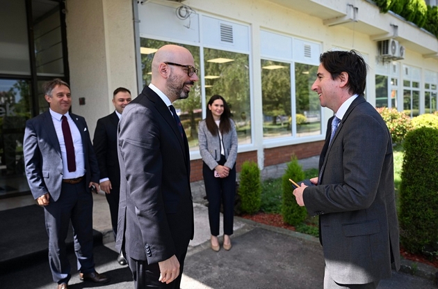 po-probivot-na-britanskiot-pazar-replek-gi-pretstavi-svoite-kapaciteti-i-razvojni-planovi-pred-ambasadorot-metju-loson-01.JPG