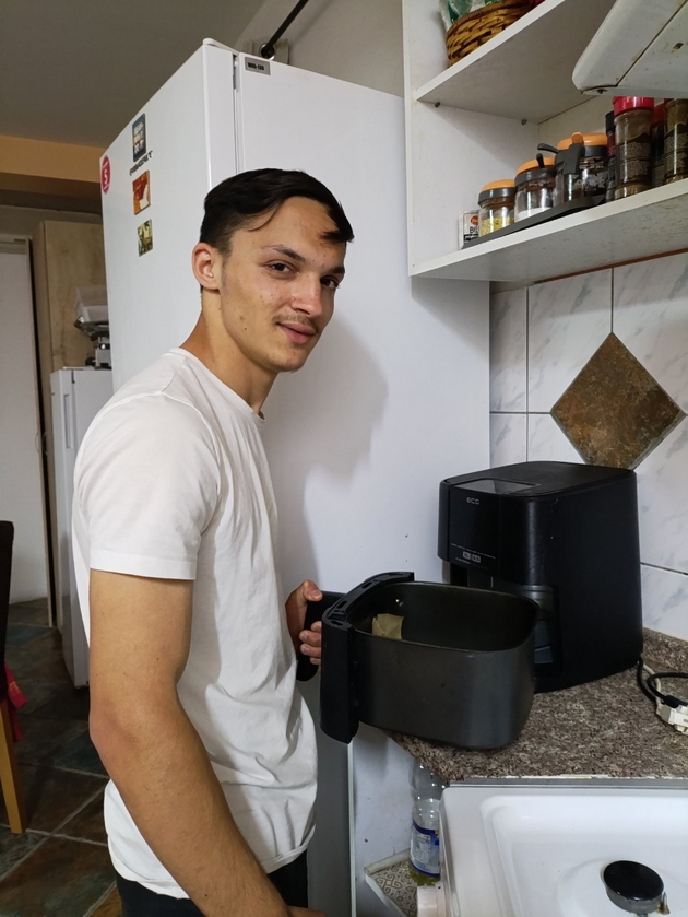 porasnaa-so-grizha-i-poddrshka-a-denes-chekorat-kon-svojot-zhivot-tri-prikazni-od-sos-detsko-selo-za-rastenje-poddrshka-i-novi-pochetoci-05.JPG