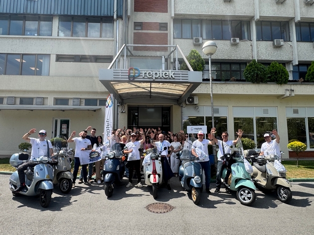 replek-gi-poddrzha-makedonskite-vespisti-na-pat-kon-rim-po-povod-80-godishninata-na-vespa-01.JPG