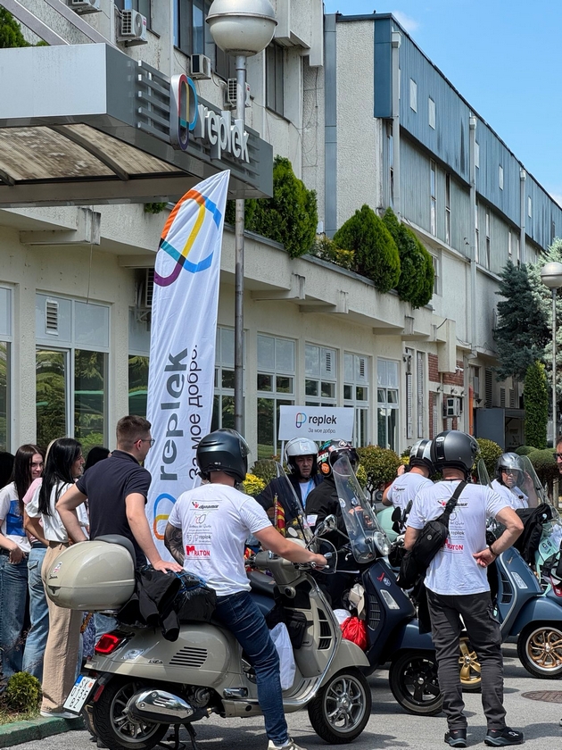 replek-gi-poddrzha-makedonskite-vespisti-na-pat-kon-rim-po-povod-80-godishninata-na-vespa-02.JPG