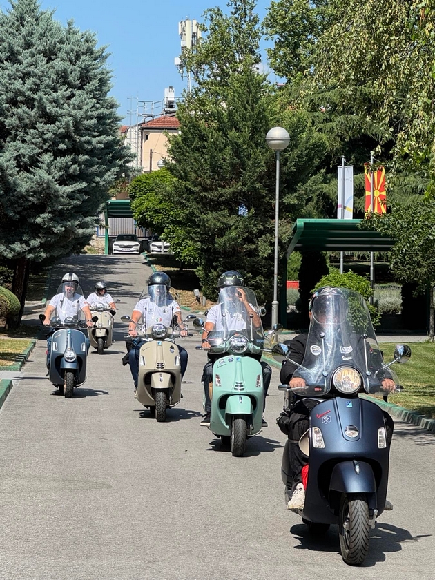 replek-gi-poddrzha-makedonskite-vespisti-na-pat-kon-rim-po-povod-80-godishninata-na-vespa-03.JPG