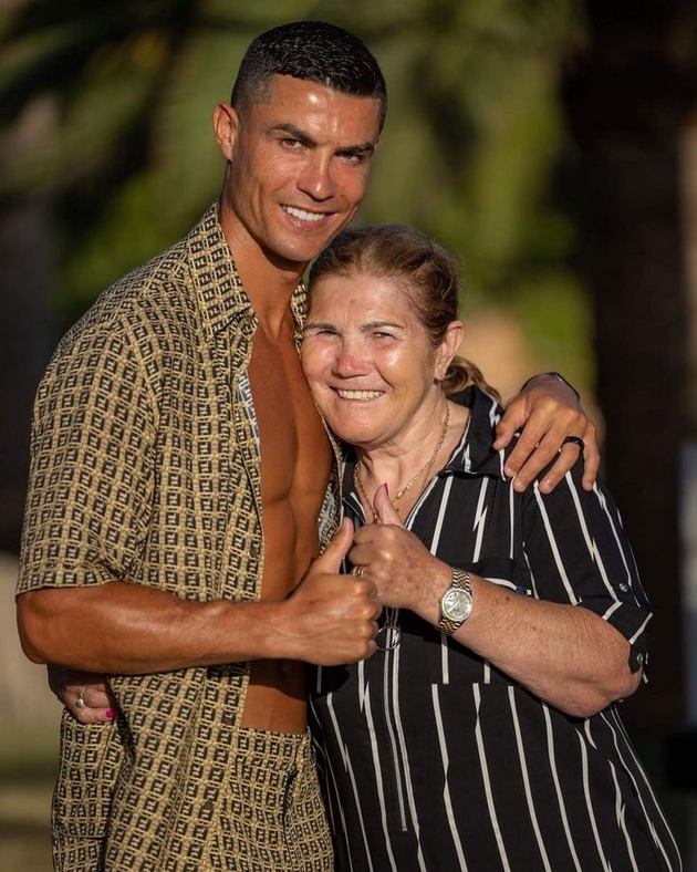 se-chuvstvuvala-kako-grda-zhena-so-nego-toj-dobi-dete-od-druga-koga-bea-zaedno-detali-za-vrskata-na-kristijano-ronaldo-i-irina-shajk-02.JPG