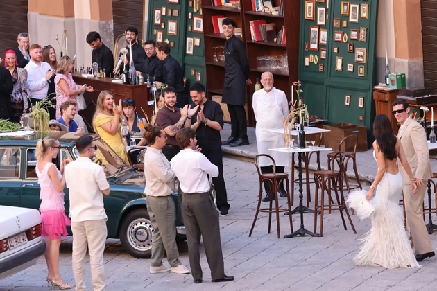 zabava-vo-kukja-na-italijanskata-mafija-zatvoreni-ulici-niz-palermo-dua-lipa-i-soprugot-napravija-raskoshna-svadba-vo-italija-09.JPG