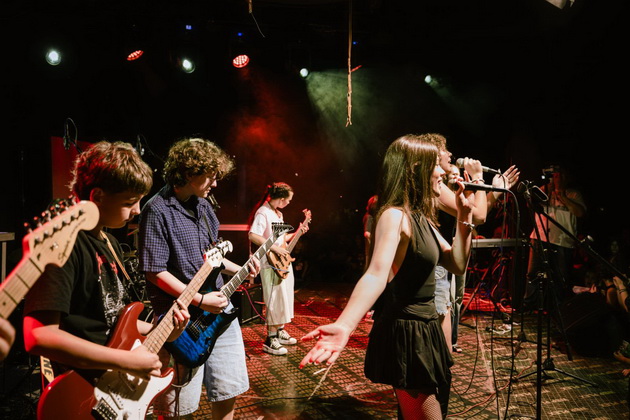 leten-koncert-na-muzichkoto-uchilishte-enterprajz-29-benda-120-uchenici-i-mokjna-rok-programa-na-we-will-rock-you-05.jpg