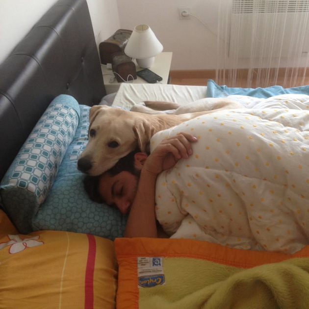 sara-mejs-so-ton-emocii-i-stari-fotki-se-prosti-od-svoeto-kuche-atos-beshe-fraerishte-kje-falish-beskrajno-06.jpg