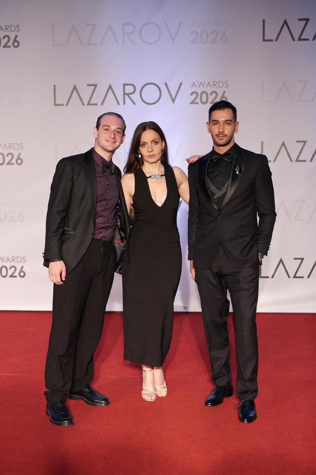 shto-oblekoa-gostite-na-vtorite-lazarov-nagradi-vo-skopje-foto-22_copy.jpg
