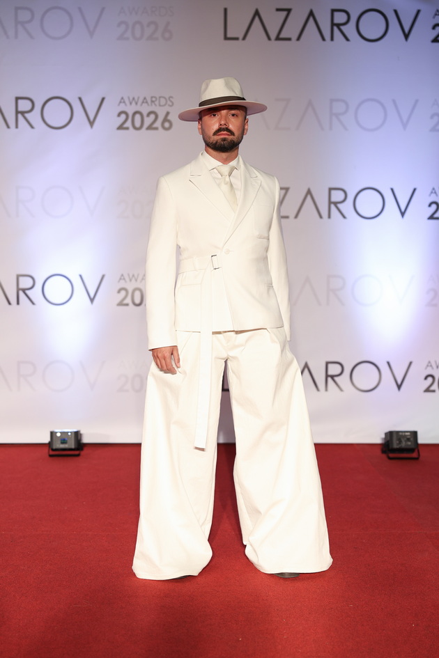 shto-oblekoa-gostite-na-vtorite-lazarov-nagradi-vo-skopje-foto-62_copy.jpg