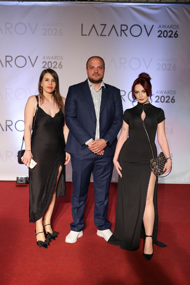 shto-oblekoa-gostite-na-vtorite-lazarov-nagradi-vo-skopje-foto-63_copy.jpg