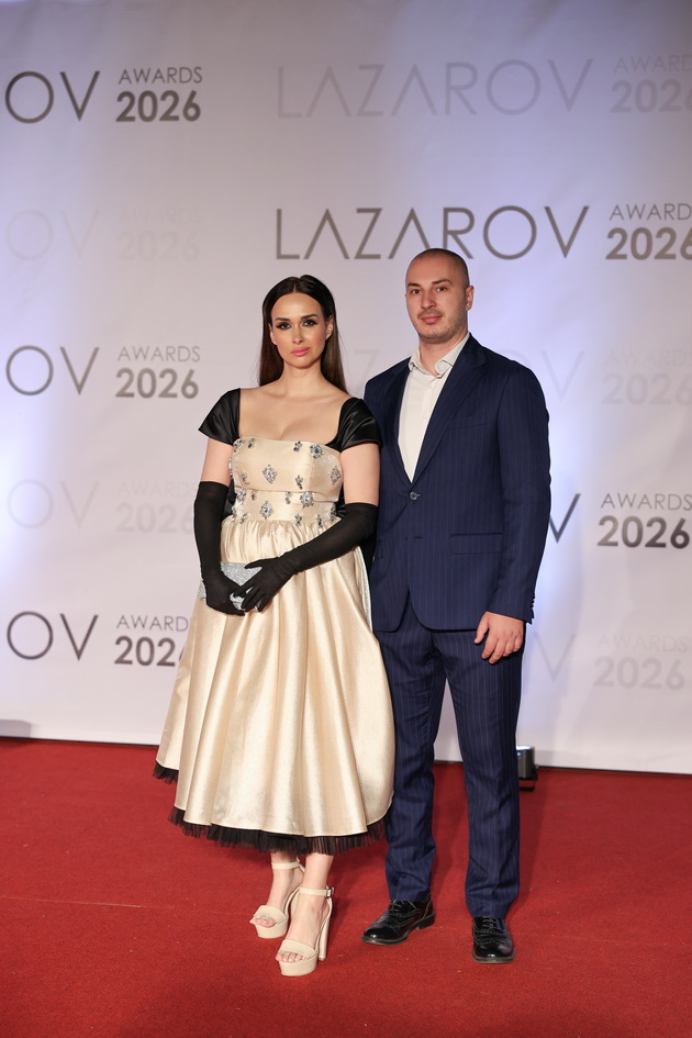 shto-oblekoa-gostite-na-vtorite-lazarov-nagradi-vo-skopje-foto-78_copy.jpg