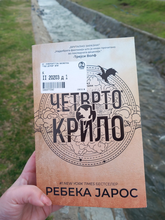 violeta-od-shtip-ima-biblioteka-so-300-knigi-chitam-od-sredno-obozhavam-da-razgovaram-so-makedonski-pisateli-08.jpg