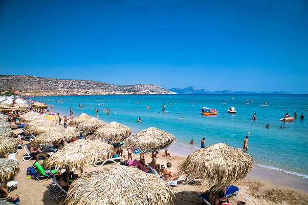 8-najubavi-plazhi-na-atinskata-riviera-vo-grcija-spoj-na-luksuz-idilichna-atmosfera-i-chisto-more--.jpg