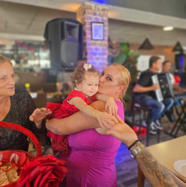 bojana-od-skopje-so-dva-kufera-zaminala-vo-malta-denes-tamu-ima-semejstvo-porodilnoto-trae-4-meseci-vo-gradinka-sami-nosime-hrana-09.jpg