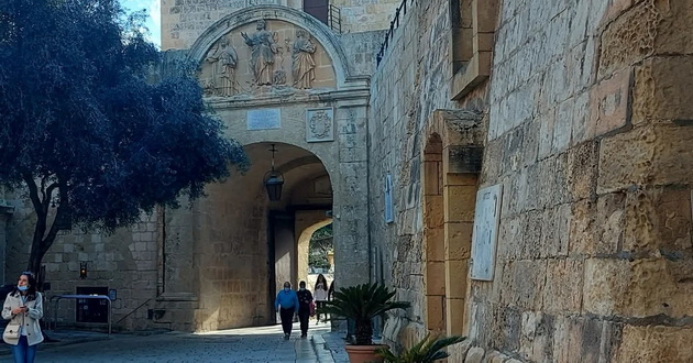 bojana-od-skopje-so-dva-kufera-zaminala-vo-malta-denes-tamu-ima-semejstvo-porodilnoto-trae-4-meseci-vo-gradinka-sami-nosime-hrana-30.jpg