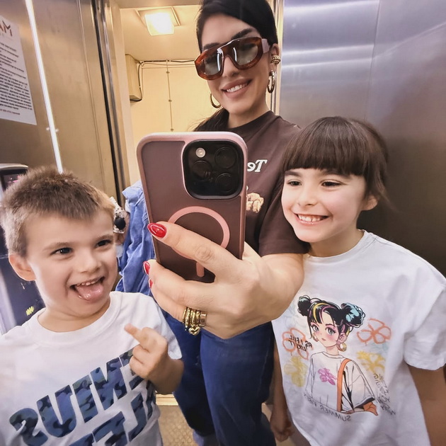 bojana-skenderovski-emotivna-za-sinot-mi-go-skrati-zhivotot-se-prepotuvav-vo-ladnata-shok-soba-sega-polni-7-godini-06.jpg